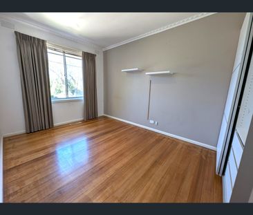 11 Chaucer Street, Hamlyn Heights, Vic 3215 - Photo 3