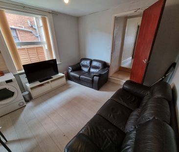 6 Bed Student Accommodation - Photo 4