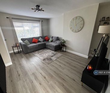 3 bedroom semi-detached house to rent - Photo 2