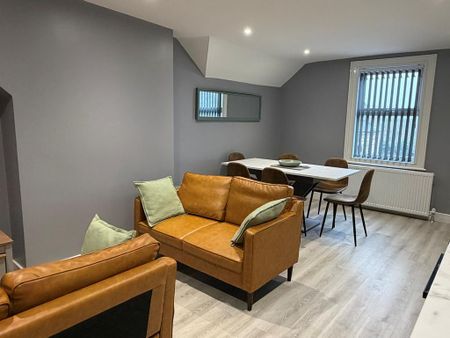3 bedroom flat to rent - Photo 2