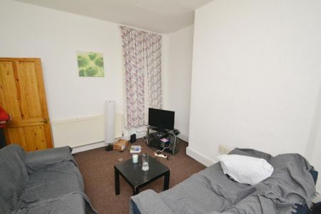 4 bedroom terraced house to rent - Photo 2