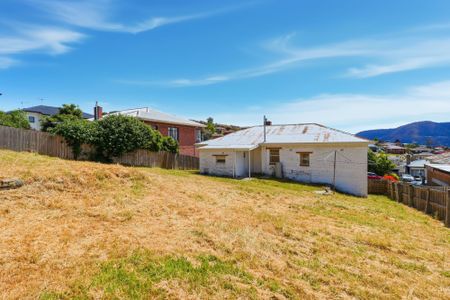 72 Kenbrae Avenue, Glenorchy TAS 7010 - House For Rent | Domain - Photo 3