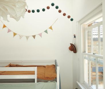 2 Bed Terraced House, Queens Road, SW14 - Photo 2