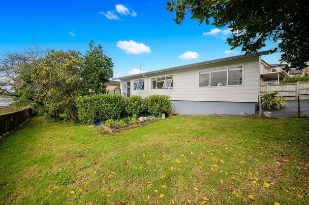 Family Home With Stunning Views - Photo 1