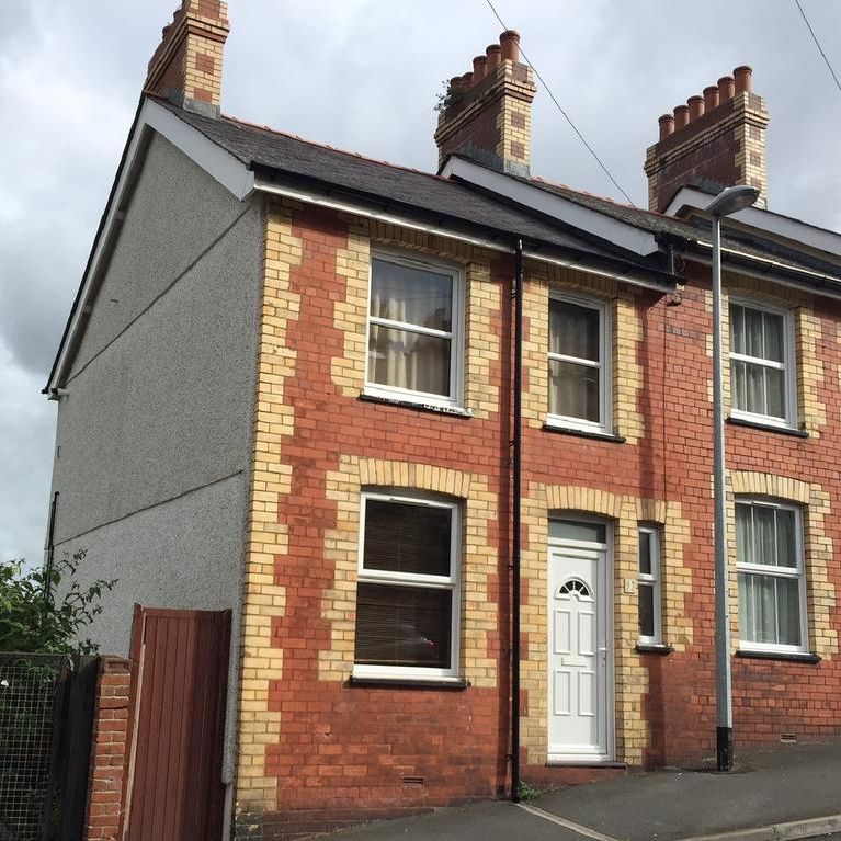 2 bedroom end of terrace house to rent - Photo 1