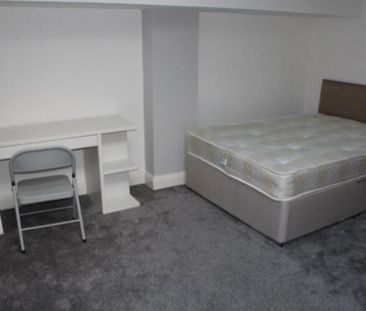 3 bedroom flat to rent - Photo 2