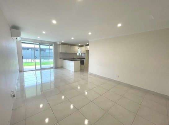 Modern 3 Bed Flat with Ensuite&excl; - Photo 1