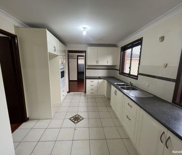 Lovely brick house ready to occupy!! - Photo 1