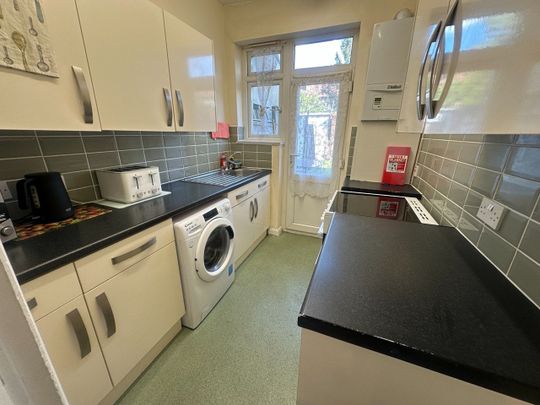 Room in a Shared House, Fieldend Road, SW16 - Photo 1