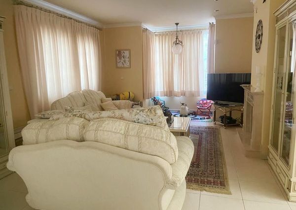 FOR RENT: SPACIOUS AND ELEGANT VILLA IN MORAIRA with 4 bedrooms for LONG TERM