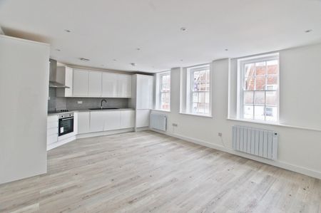 A modern two bedroom apartment located in the heart of Chichester historic city centre became available to rent on long term basis - Photo 3