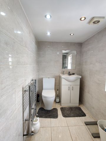 2 Bed Flat, Martin Way, SW20 - Photo 4