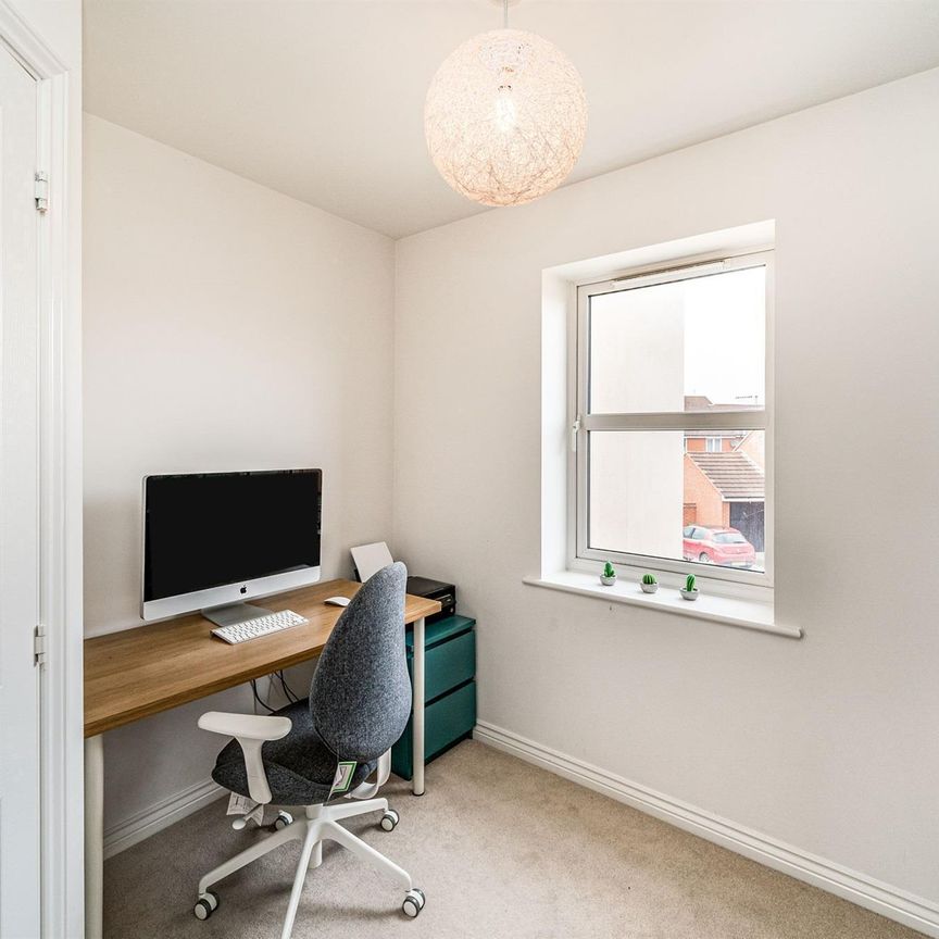 Pondecroft, Aylesbury - Photo 1