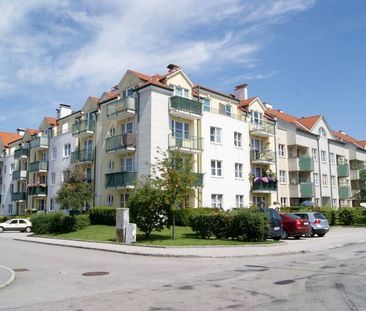 Helle 2 Zimmer Dachgeschosswohnung mit Loggia und zugehörigen Stell... - Foto 2