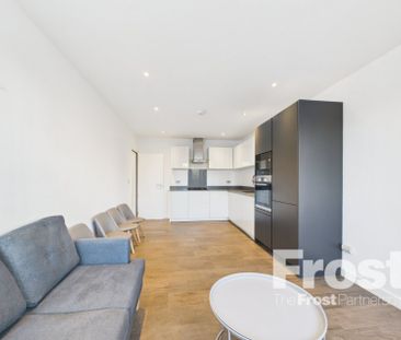 The Broadway, Farnham Common, Slough,SL2 - Photo 2