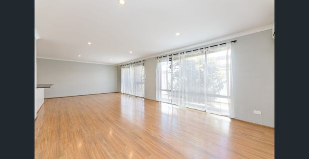 Modern, Low-Maintenance Living in Beckenham - Photo 1