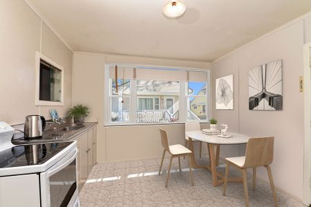 Lovely family 3 bedroom home - Photo 3