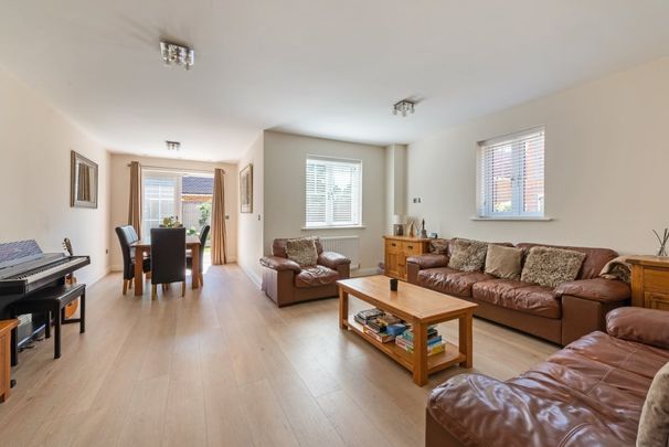 4 bedroom semi-detached house to rent - Photo 1