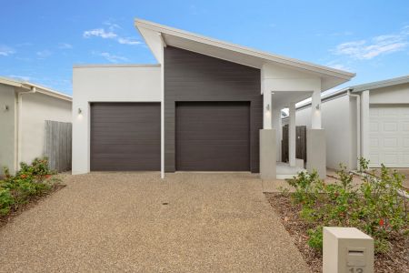 Private Parkside Living in Kalynda Chase - Photo 4