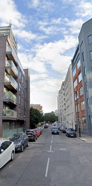 1 bedroom in a flat share to rent - Photo 1