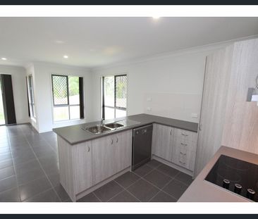 FAMILY HOME IN CONVENIENT LOCATION! - Photo 3