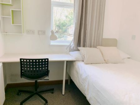 Room 5 - Photo 5
