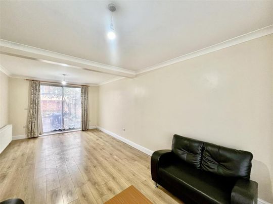 3 bedroom end of terrace house to rent - Photo 1