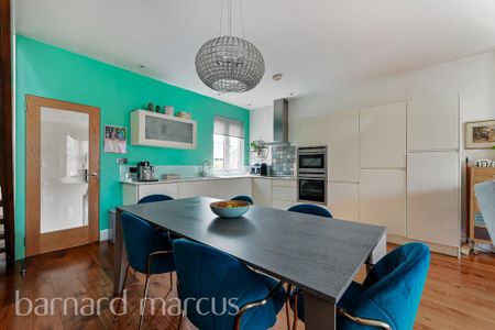 3 bedroom flat to rent - Photo 3