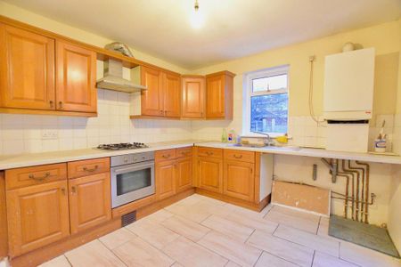 4 bedroom terraced house to rent - Photo 3