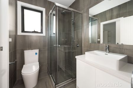 Beautiful three-bedroom townhouse - Photo 3