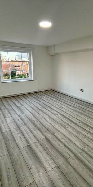 Flat 2 The Elms - Photo 1