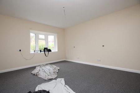 3 bedroom detached bungalow to rent - Photo 5