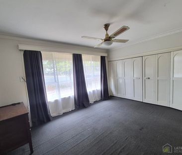 Neat 3 Bedroom Home- close to schools - Photo 5