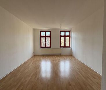 Helle Zwei-Raum-Wohnung mit großem Balkon - Photo 1