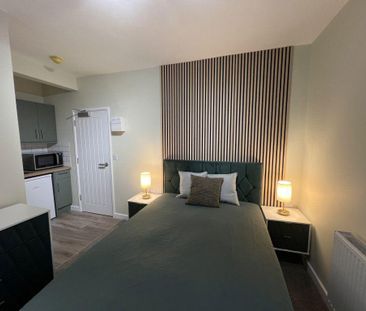 1 bedroom in a house share to rent - Photo 3