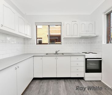 Sun Filled 2 Bedroom Unit - Photo 2