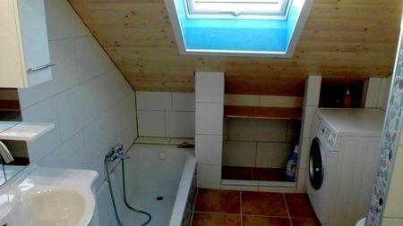 2½ Zimmer-Dachwohnung in Basel - Iselin, möbliert - Photo 2