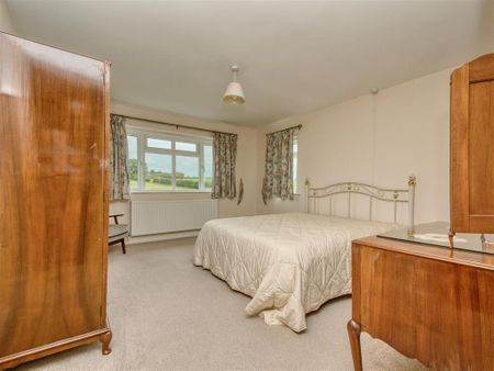 4 bedroom detached house to rent - Photo 3