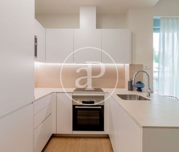 2 bedroom luxury Flat for rent in Ciudad Lineal, Spain - Photo 3