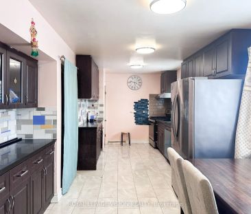 380 Arbor Court #Main floor - Photo 4