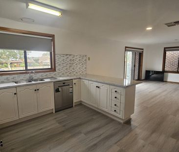 LOCATION, LOCATION, LOCATION! - Photo 1