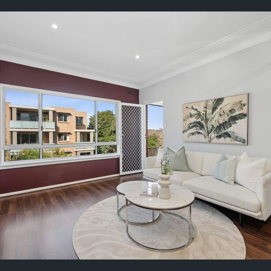 Well-Presented Unit in Convenient Location - Photo 1
