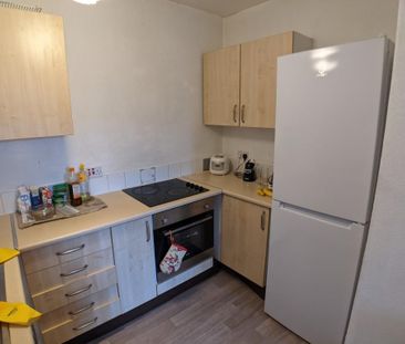 3 bedroom flat to rent - Photo 6