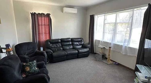 Charming family home move-In Ready & Pet Friendly! - Photo 1