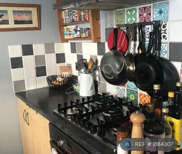 1 bedroom in a flat share to rent - Photo 4