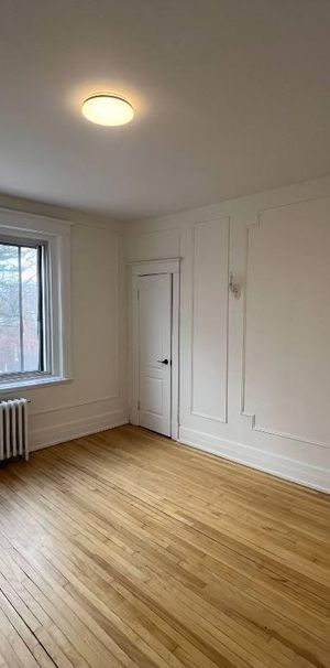 4.5 Apartments Available - A louer • For Rent - Photo 1