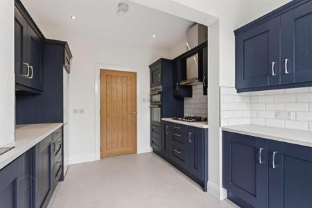 24 Edentrillick Road, Hillsborough, BT26 6PG - Photo 5
