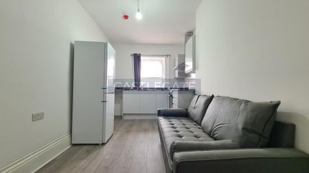 1 bedroom ground floor flat to rent - Photo 2