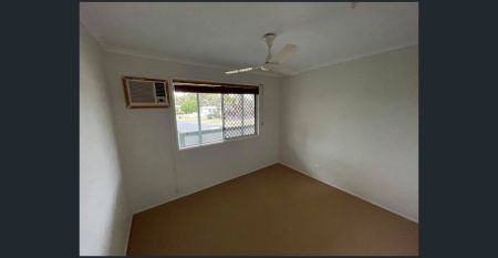 3 BEDROOM HIGHTSET IN A QUIET STREET! - Photo 2