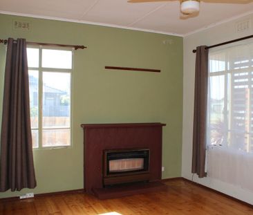 TIDY HOME CLOSE TO HIGHWAY - Photo 6